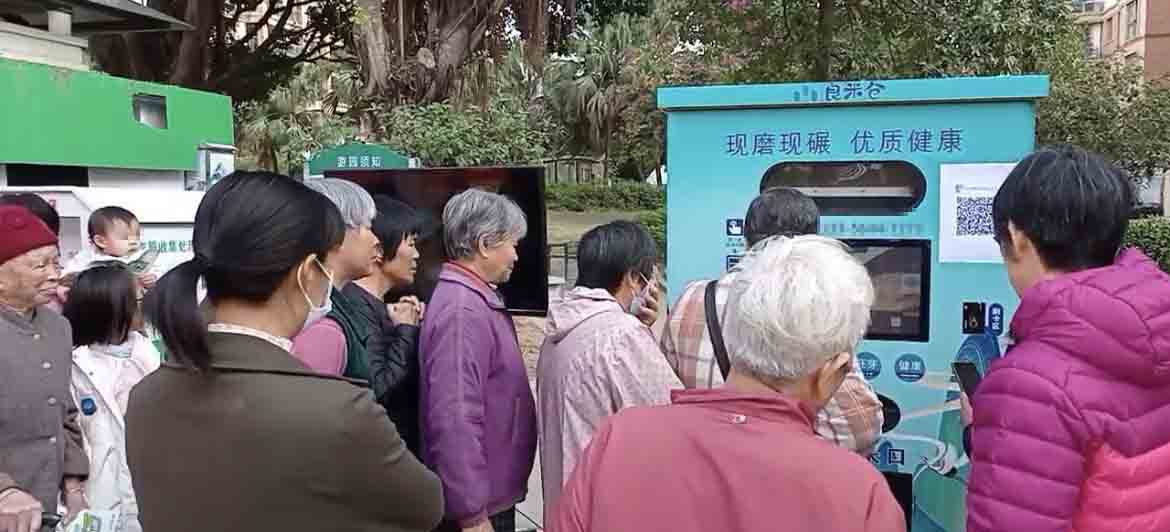 東吉智能碾米機進駐小區(qū)
