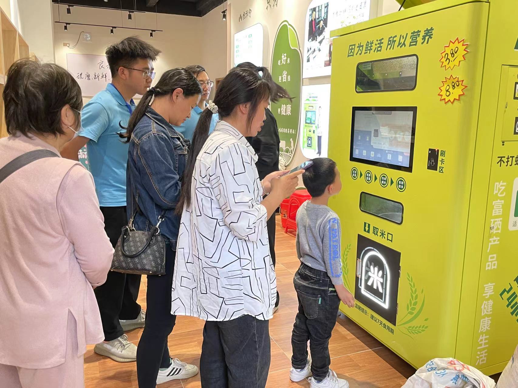 東吉良米倉智能碾米機(jī)