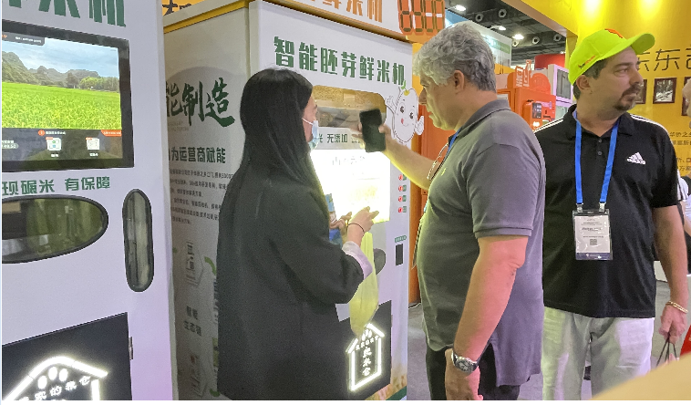 東吉良米倉智能碾米機(jī)