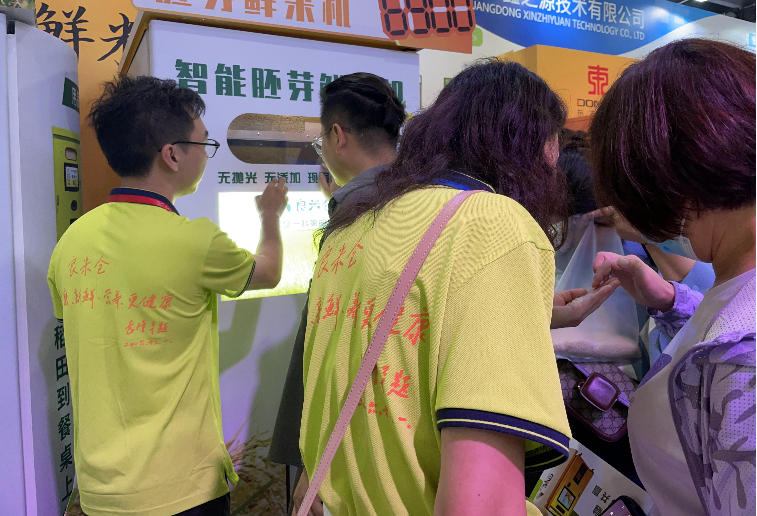 東吉良米倉智能碾米機(jī)